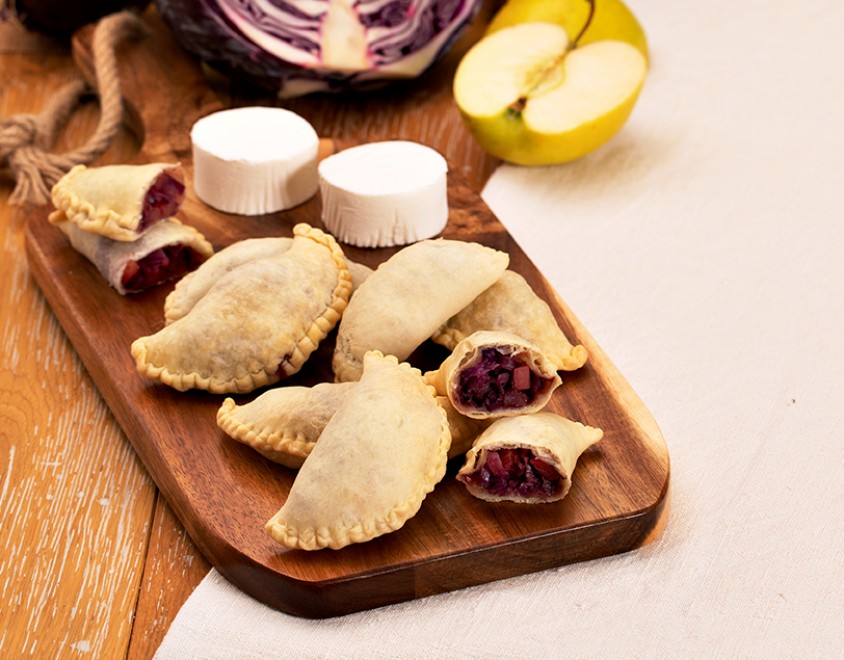 Mezzelune mele, cavolo e cipolle