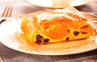 Strudel di ricotta e albicocche