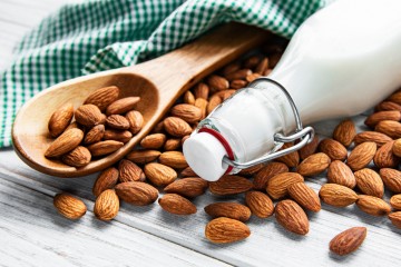 In cucina con il latte di mandorla