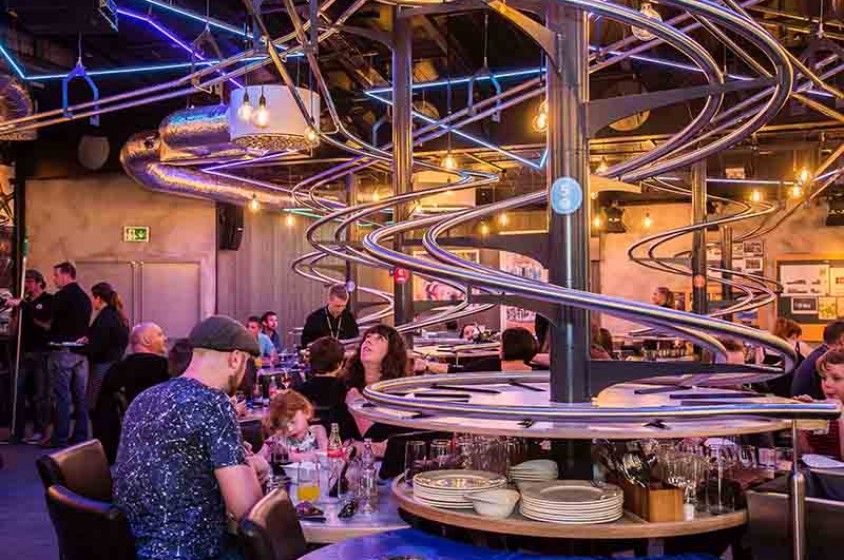 A cena con l&rsquo;ottovolante