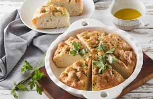 Focaccia al latte ed erbe