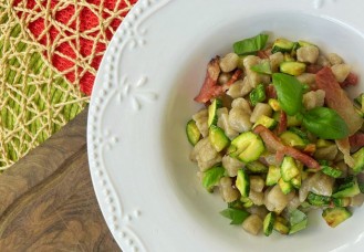 Gnocchetti con speck e zucchine