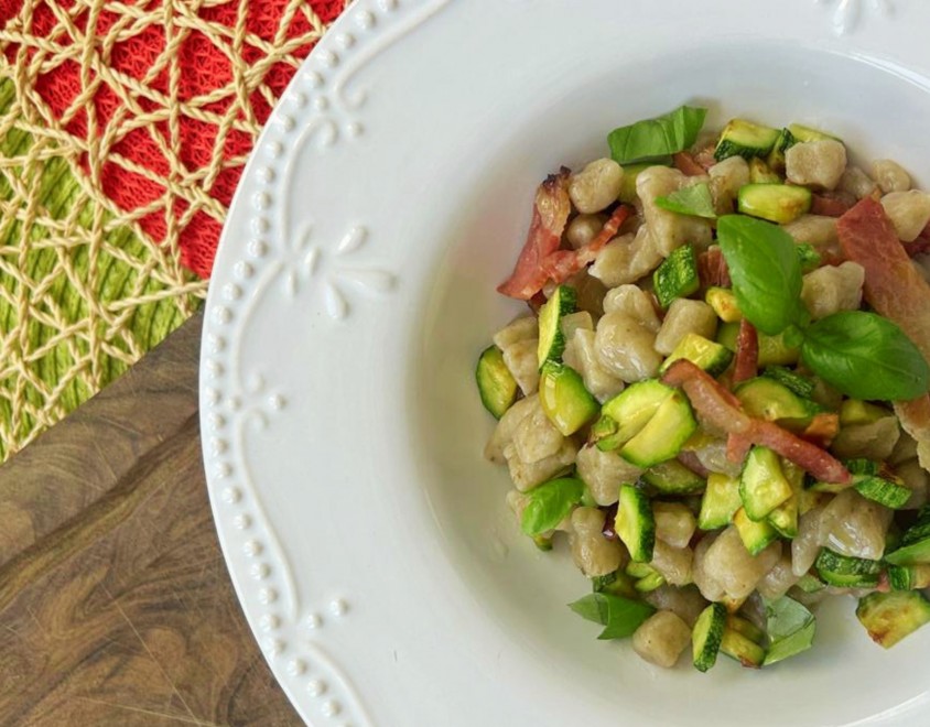 Gnocchetti con speck e zucchine