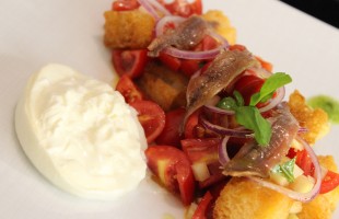 Panzanella, bufala e acciughe 